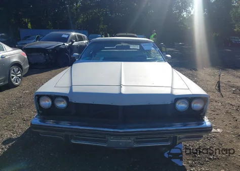 1975 Buick Lesabre z USA, uszkodzony, nr VIN 4P67J5X109059